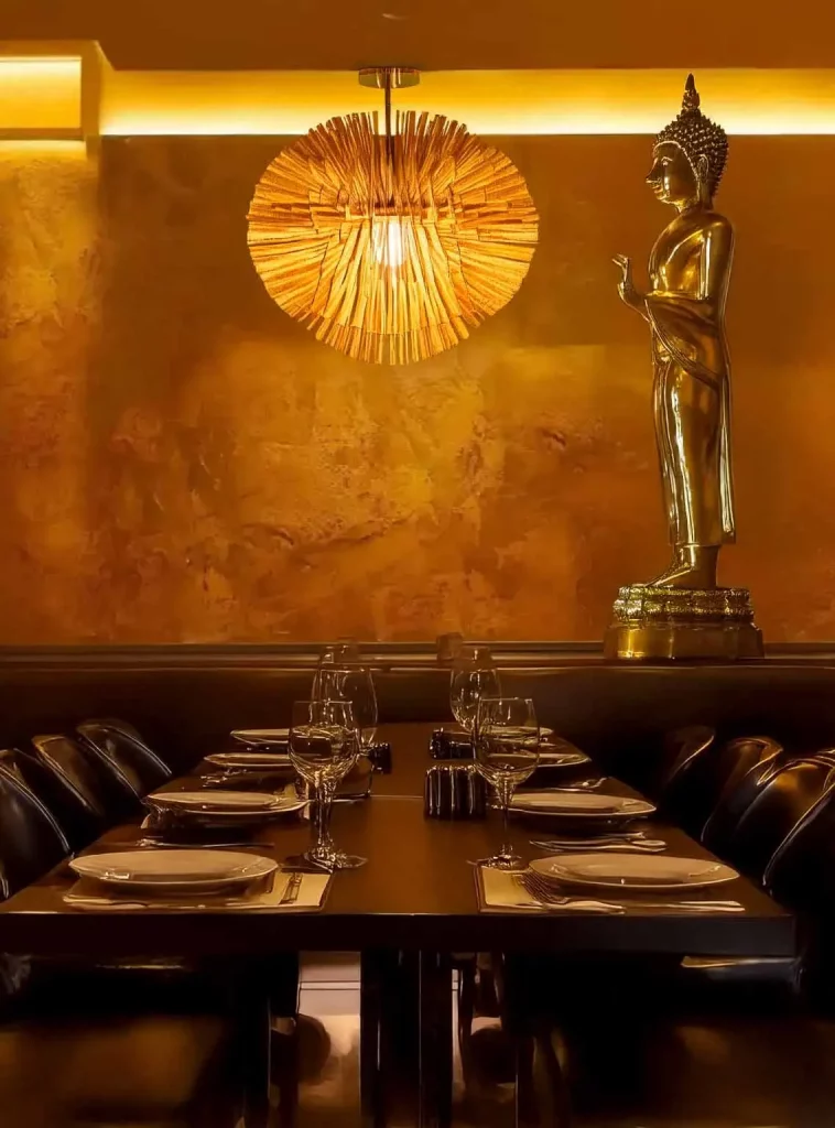 fresques murales décoratives et métalliques patine dorée sur poudre de marbre